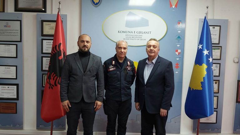 Nënkryetari Hysein dhe kryesuesi Sadiku presin në takim komandantin e Regjimentit të Karabinjerëve MSU, kolonel Ruggiero Capodivento