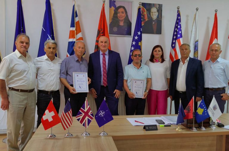 Pensionohen mësimdhënësit vitias, Dostan Maliqi dhe Emrush Sadiku