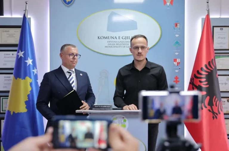 Nderohet me mirënjohje Arsim Vranovci nga kryetari Hyseni pasi që kompania e tij ka fituar çmimin ndërkombëtar “Maja e Suksesit”