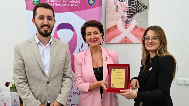 Priten në takim ish-Presidentja Atifete Jahjaga dhe përfaqësuesja Kay Kurimoto nga Ambasada Japoneze
