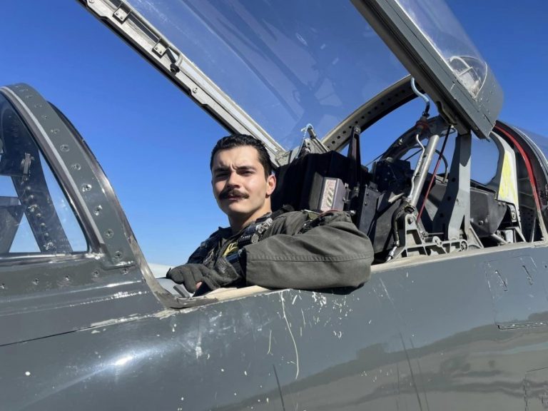 Piloti i parë shqiptar i forcave ajrore amerikane: Me krenari e mbajë uniformën