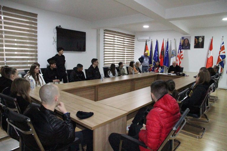 Kryetari Haliti priti në takim një delgegacion të nxënësve nga Sarajeva