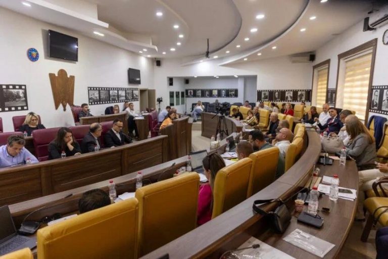 Kuvendarët e Gjilanit miratojnë vendimin për faljen e tatimit në pronë për vitin 2023 deri në vlerën 100 euro