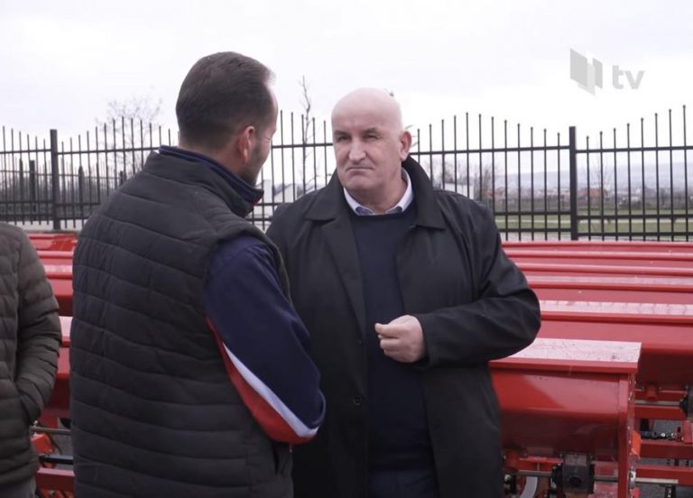 Fermerët vitias përfitojnë mekanizëm bujqësor për mbjelljen e misrit