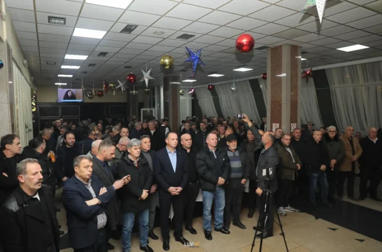 Takohen veteranët nga Dega e PDK-së në Gjilan