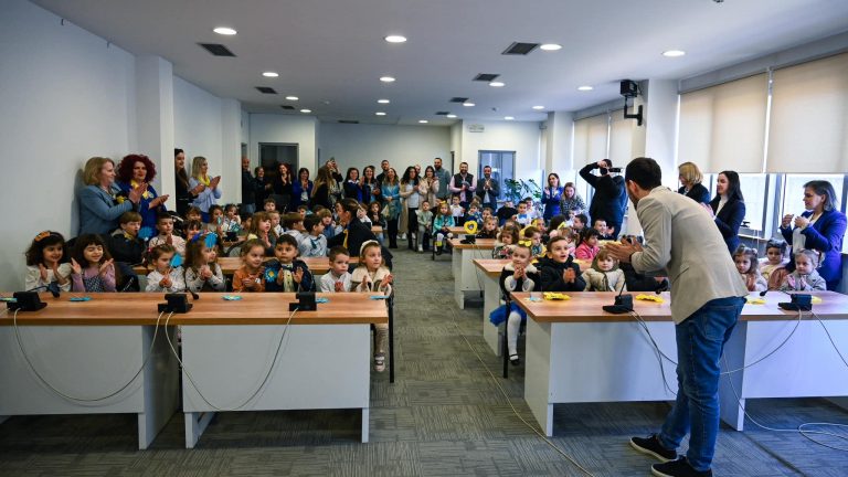 Vogëlushët e IP “Filizat” vizitojnë Kryetarin Rahimaj