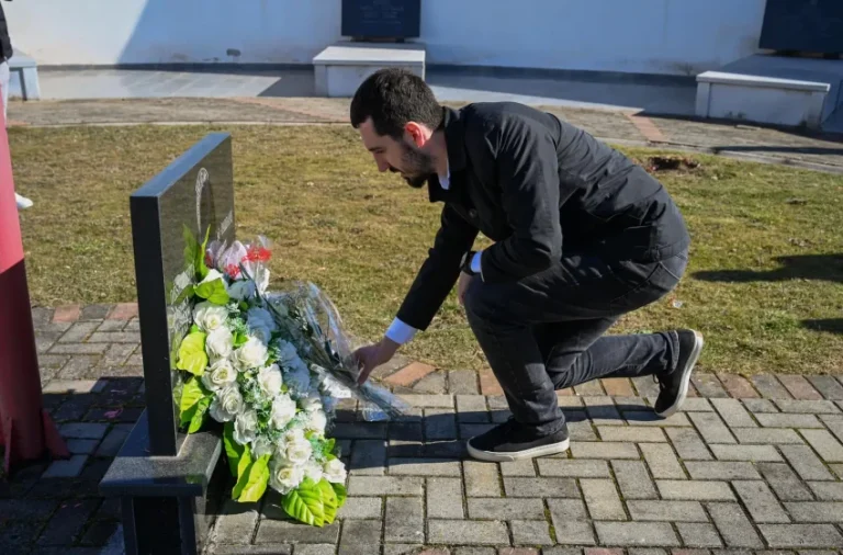 Janë bërë homazhe në nderim të heronjve të vendit