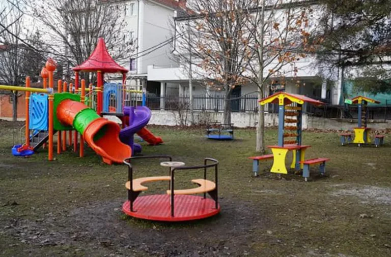 Drejtoria Komunale e Arsimit në Gjilan: Në dy shkolla fillore janë finalizuar dy kënde lojrash