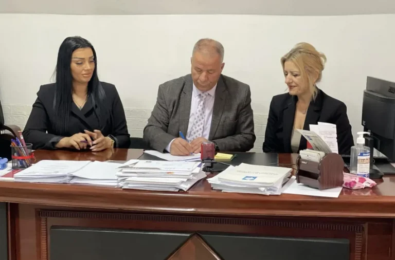 Nënshkruhet marrëveshja trepalëshe e bashkëpunimit për shfrytëzimin e hapësirës së Qendrës Rinore në Viti