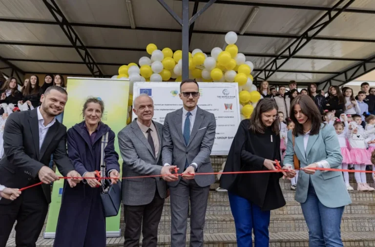 Përurohet renovimi i shkollës “Abaz Ajeti” në Gjilan, kosto 500 mijë euro