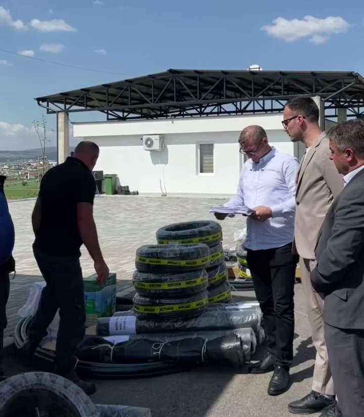 Është bërë shpërndarja e fidaneve të mjedrës dhe materialit përcjellës për fermerë
