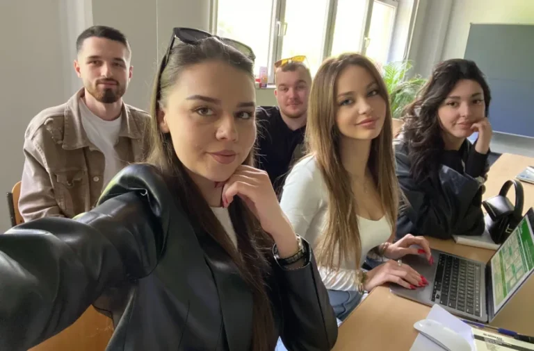 Studentët e Fakultetit të Shkencave Kompjuterike pjesë e programit Young Innovators 2024