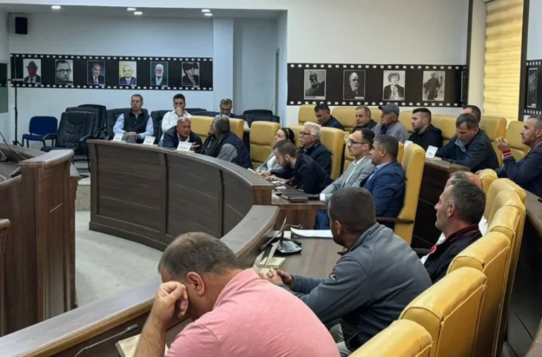 Trajnohen fermerët e mjedrës e boronicës