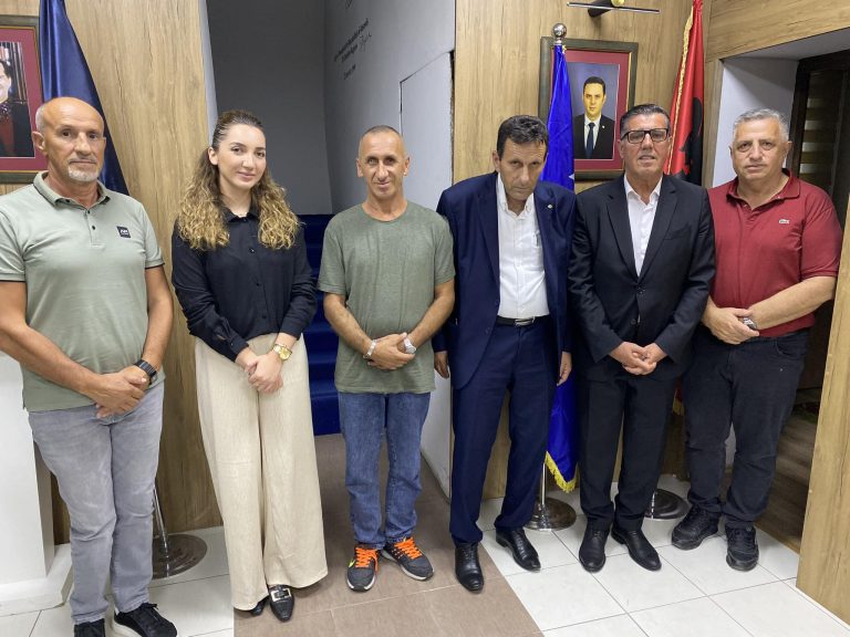 Kryetari Haziri i jep mbështetje kërkesave të Handikosit dhe Shoqatës së të Verbërve, mjetet e aprovuar nga Kuvendi t’u alokohen me urgjencë