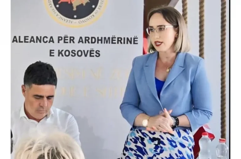 Asllani nga AAK në Gjilan : Të bëhemi bashkë për të ndihmuar gruan e prekur prej kancerit