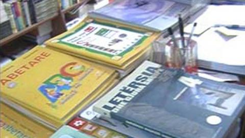 Prindër dhe drejtues të shkollave kërkojnë direkt furnizim me libra