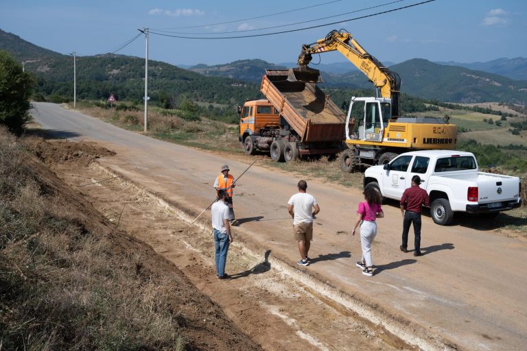 Kryetari i Kamenicës: Nuk ndalen punët, po rregullohen edhe trotuaret