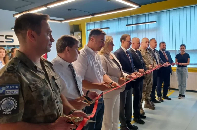 Në Gjimnazin Natyror “Xhavit Ahmeti” të Gjilanit u përurua kabineti i robotikës