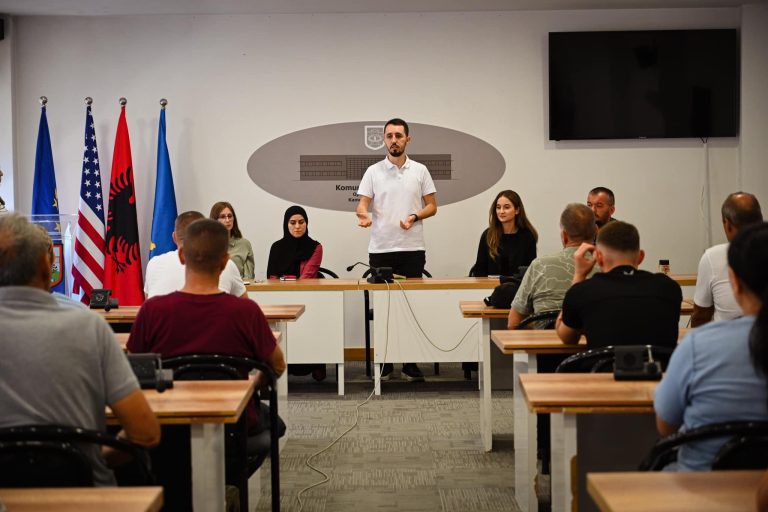 Kamenicë: Nënshkruhen kontratat me 51 fermerë përfitues të serrave me sipërfaqe 100m²