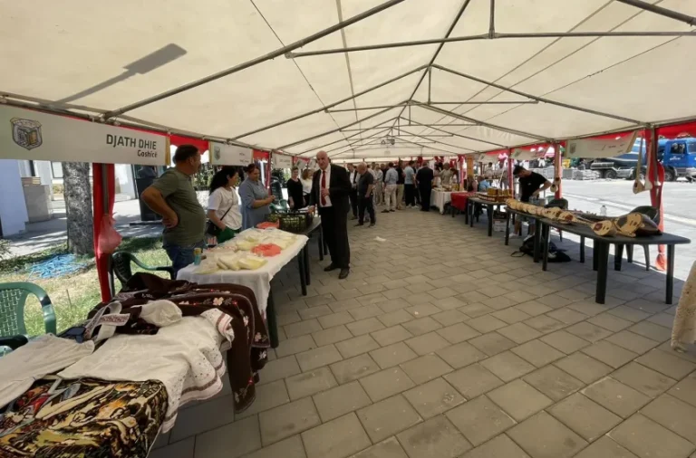 Në Viti u hap panairi i produkteve tradicionale