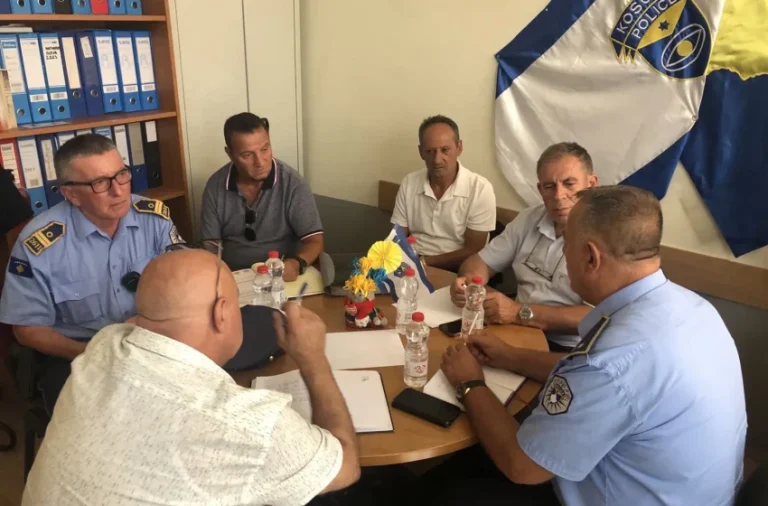 Gjilan: Policia dhe Këshilli Lokal për Siguri në Cërrnicë bashkëbiseduan për parandalimin e zjarreve dhe dukurive negative