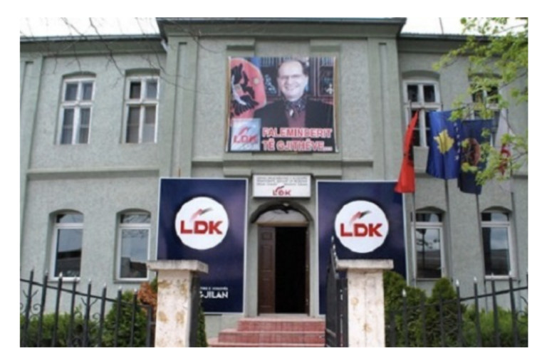 Reagon LDK në Gjilan pas dorëheqjes së drejtoreshës së Arsimit: Degradimi në Arsim mbanë emrin e Alban Hysenit