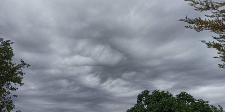 Moti sot i vranët e me riga shiu