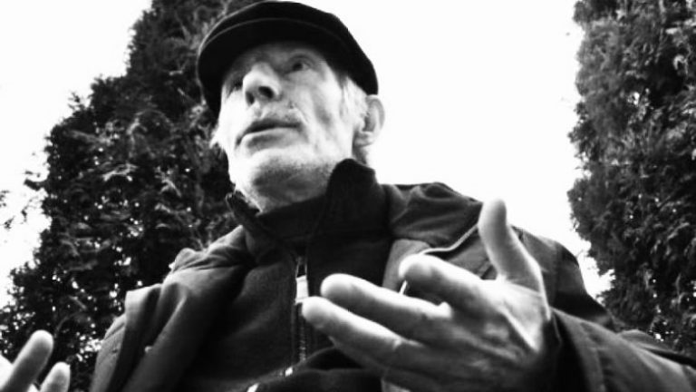 Lojë me gishtërinj në mur