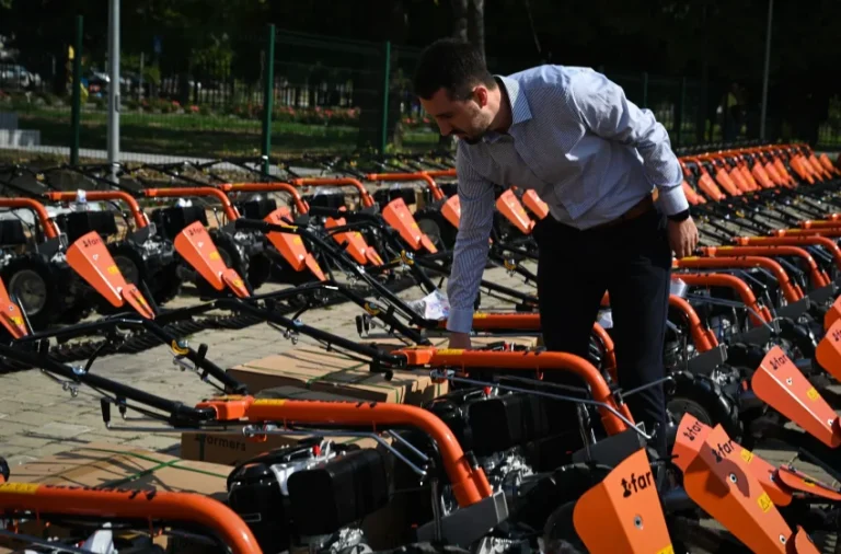 Kamenicë: Shpërndahen 74 motokultivatorë për fermerët përfitues