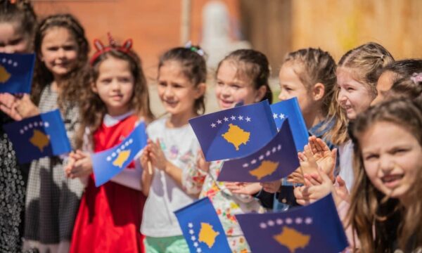 Osmani i uron nxënësit dhe mësimdhënësit për fillimin e vitit të ri shkollor