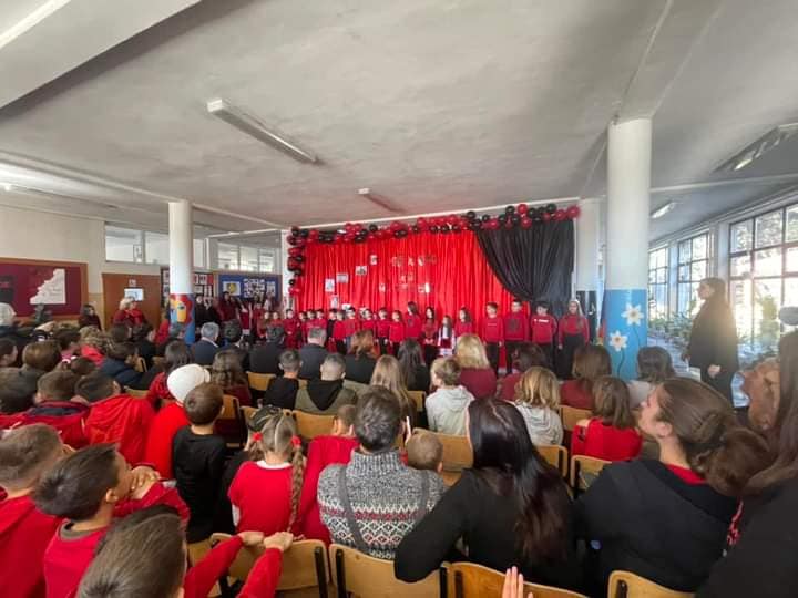 Aktivitete kulturo-artistike në shkollën “Ibrahim Uruqi” në Bresalc për Ditën e Flamurit