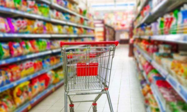 Ngrihen çmimet në prag të festave të fundvitit