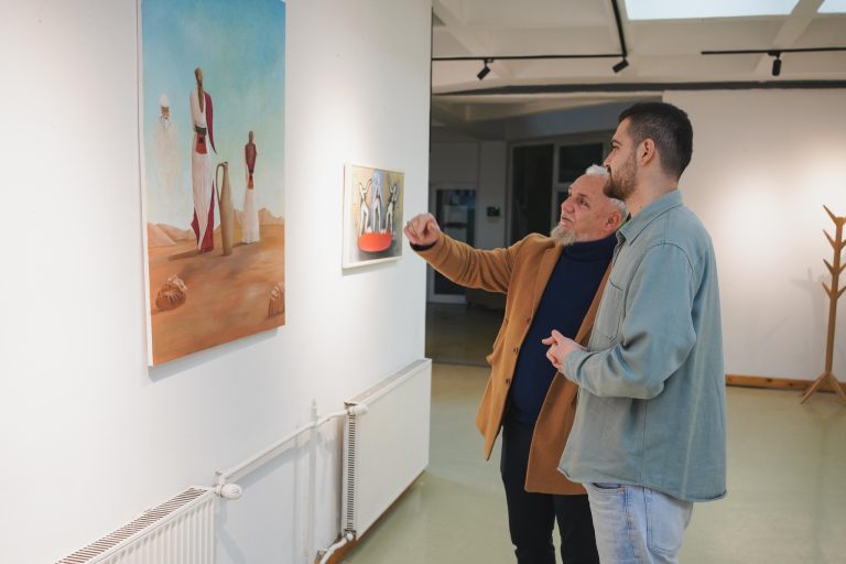Mbahet ekspozita e artistëve Arbenita Kryeziu dhe Adem Kqiku