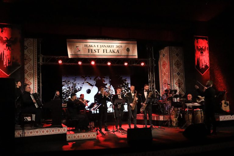 “Fest Flaka” e sivjetme u shqua me interpretime të këngëve patriotike