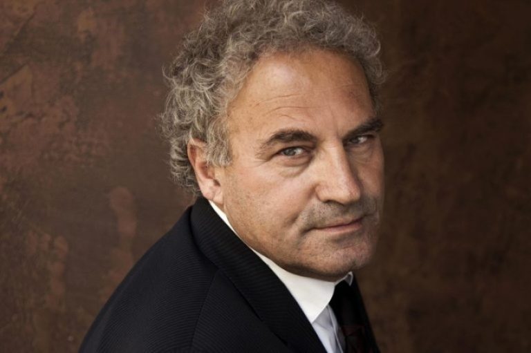 Bota e shkrimit, poeti Visar Zhiti dhe nderimi i tij në Çikago…