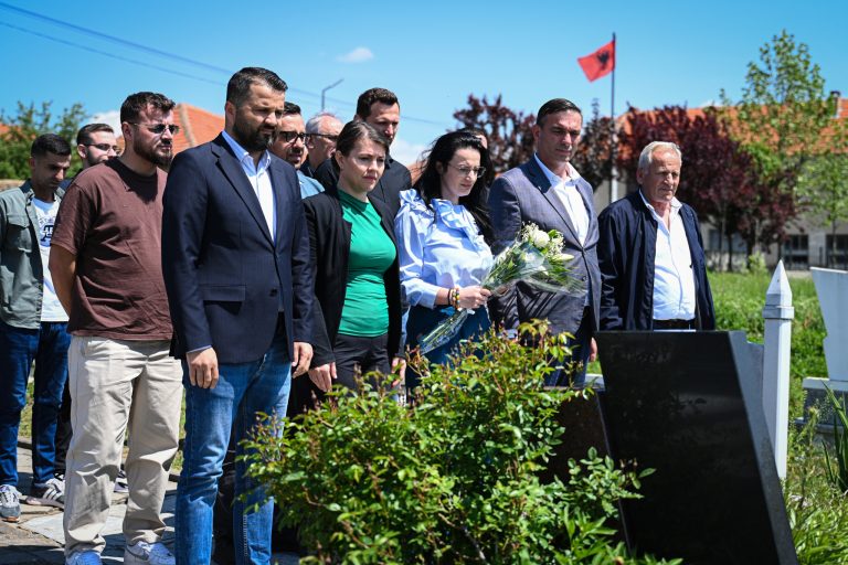 Përkujtohen dhe nderohen dëshmorët me rastin e 26 vjetorit të rënjës
