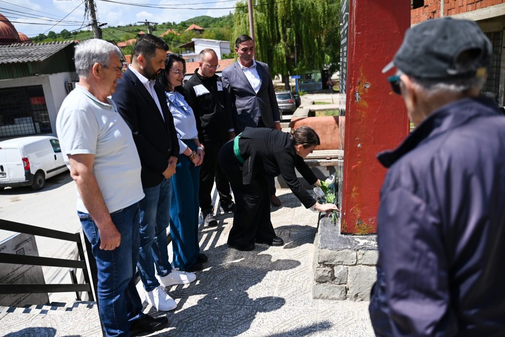 Përkujtohen dhe nderohen dëshmorët me rastin e 26 vjetorit të rënjës