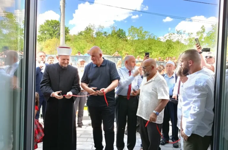 Përurohet xhamia e re e Fshatit të Ri të Vitisë
