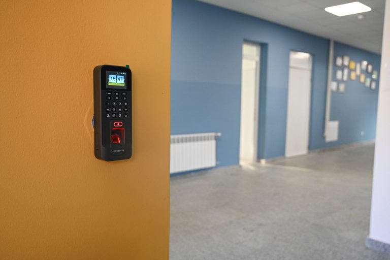Pajisen me kamera të sigurisë dhe sistem të evidentimit të vijeshmërisë të gjitha shkollat e Kamenicës