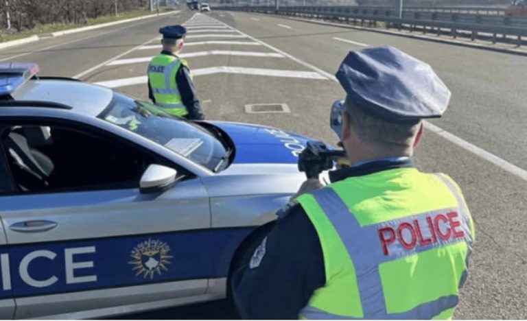 Për 24 orë, policia ka shqiptuar mbi dy mijë gjoba në trafik