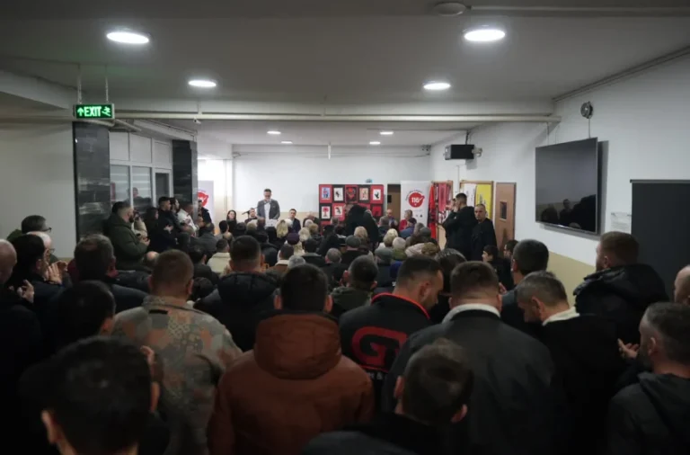 Vetëvendosje në takime me banorët e Rrugës së Prishtinës dhe në Shkollën “Rexhep Elmazi”