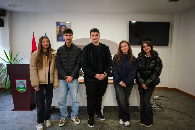 Këshilli i Nxënësve në Komunën e Kamenicës zgjedh udhëheqjen e re për mandatin e dytë