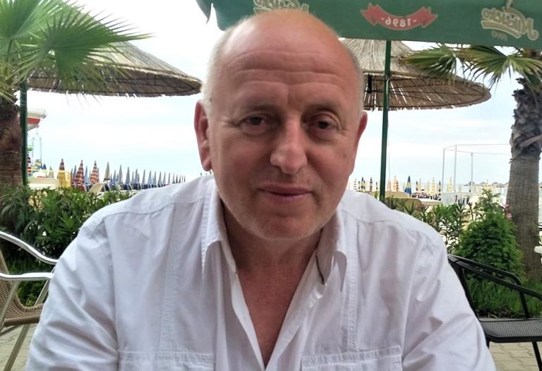 Ora me akrepa të thyer