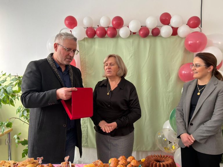 Pensionohet mjekja gjilanase, specialiste e Mjekësisë Familjare, Dr. Shejnaze Mushica