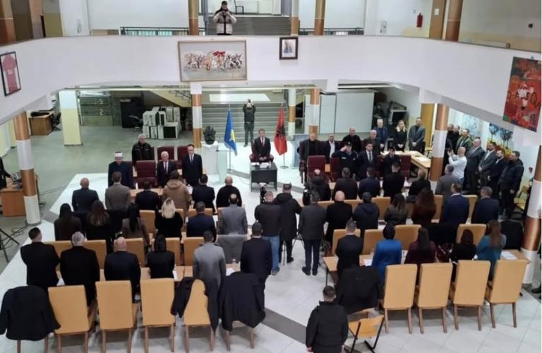 Betohet kryetari Alban Hyseni dhe anëtarët e Kuvendit të Komunës së Gjilanit