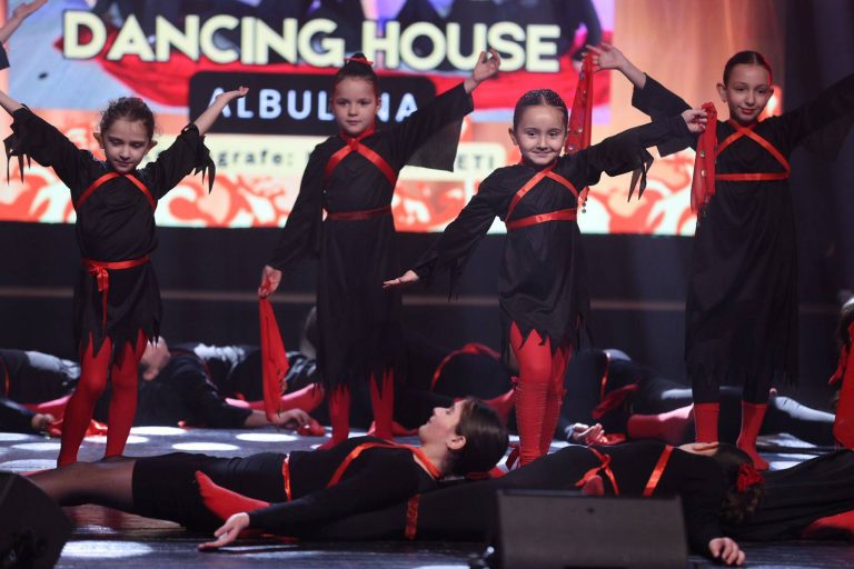 Festivali i Këngës për Fëmijë “Yjet e Flakës”, solli mesazhin se arti për fëmijë është investim për të ardhmen