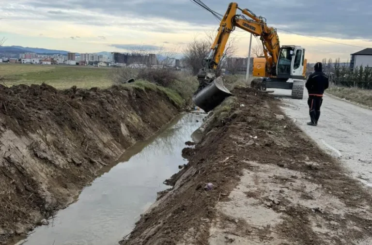 Kryetari Hyseni: Vazhdon pastrimi i kanalit të Kuvcës, për të krijuar siguri më të madhe për banorët dhe për mrojtje nga vërshimet