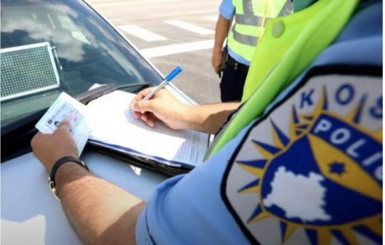 Për 24 orë mbi 2 mijë e 690 gjobitje për kundërvajtësit në trafik rrugor