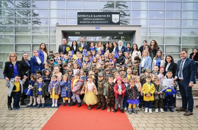 Festojnë Pavarësinë “Kryetarët e vegjël” të Komunës së Kamenicës