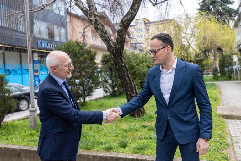 Kryetari Alban Hyseni, priti ambasadorin e Francës në Kosovë, Olivier Guerot